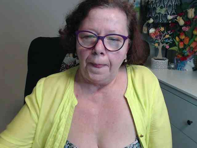 flirty-adele webcam