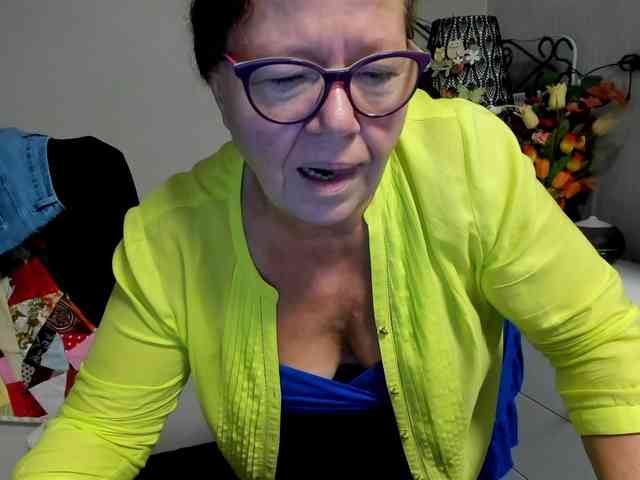 flirty-adele webcam