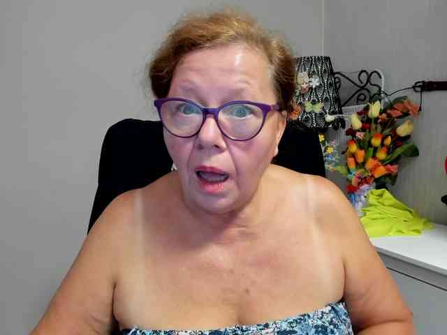 flirty-adele webcam