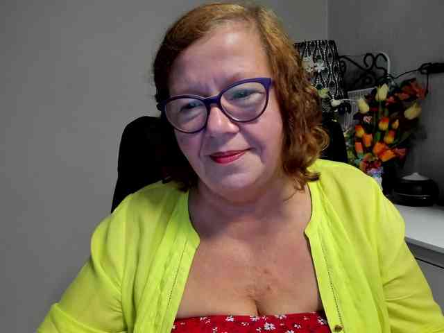 flirty-adele webcam