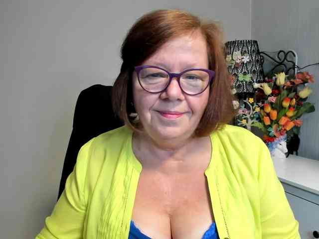 flirty-adele webcam