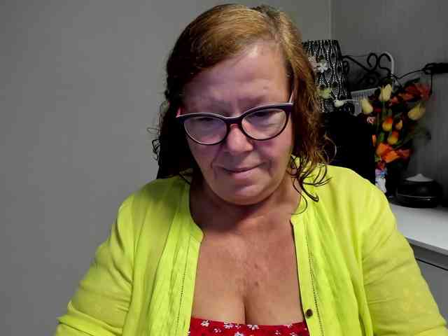 flirty-adele webcam