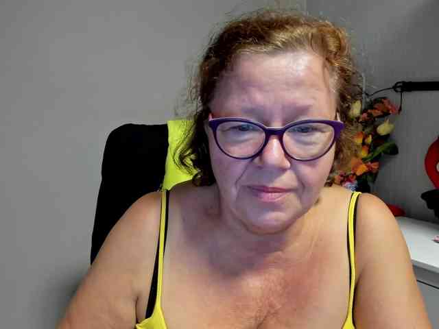 flirty-adele webcam