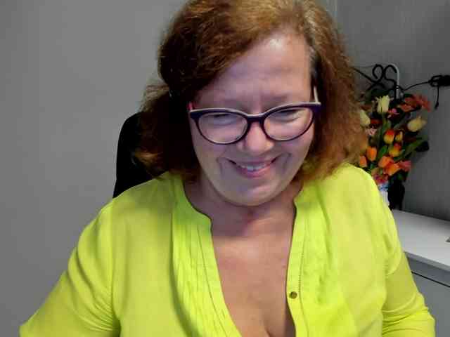 flirty-adele webcam