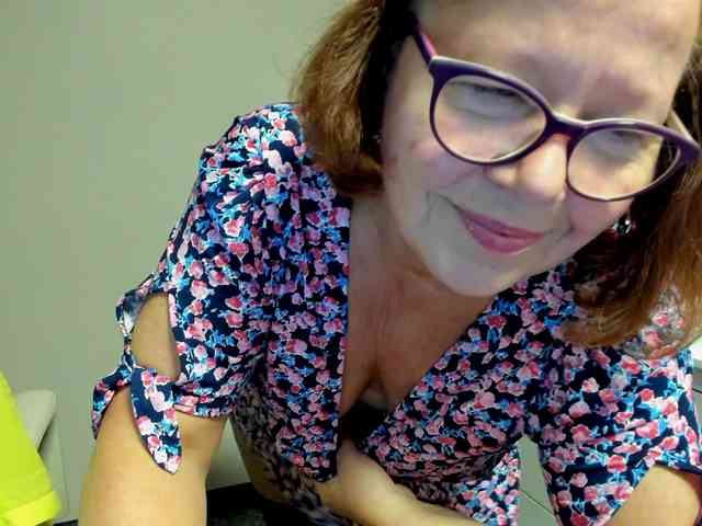 flirty-adele