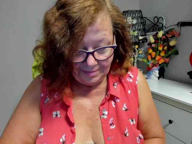 flirty-adele webcam
