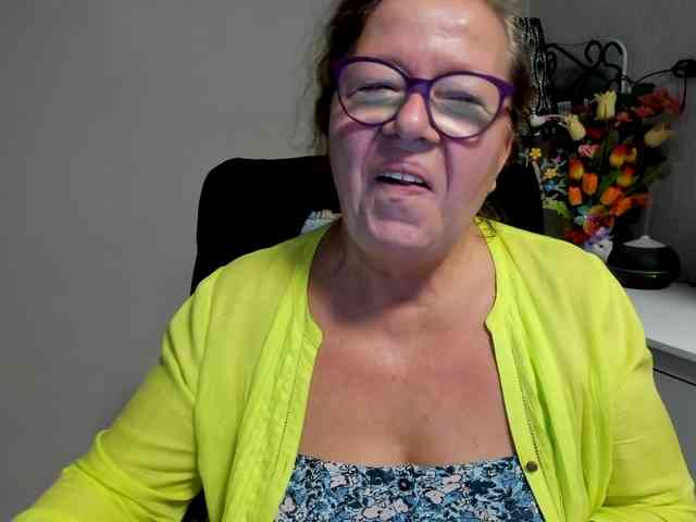 flirty-adele webcam