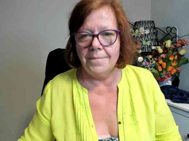flirty-adele webcam