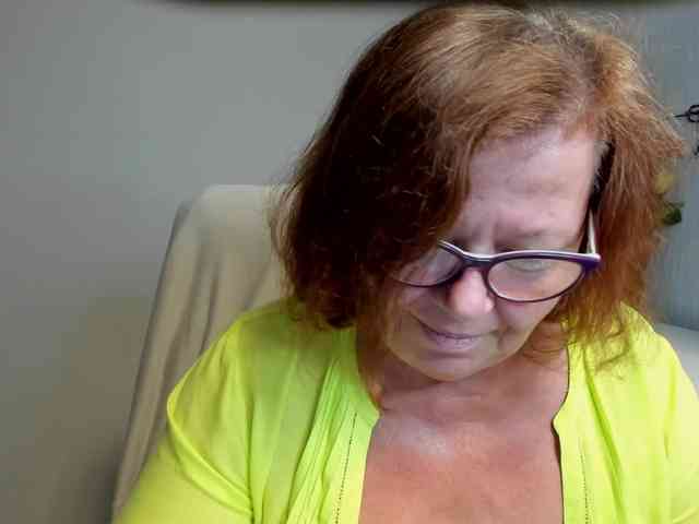 flirty-adele webcam