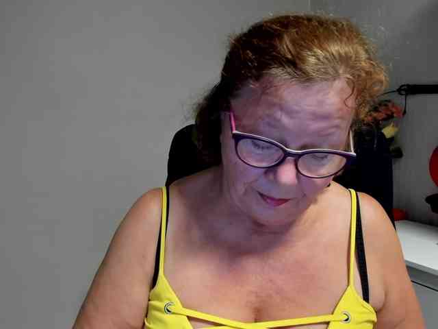 flirty-adele webcam