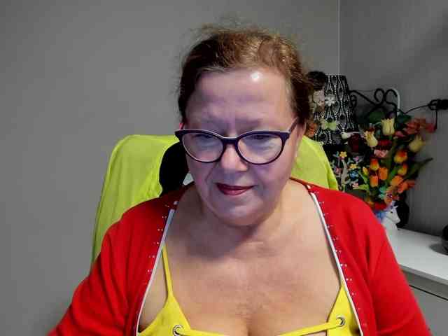 flirty-adele webcam