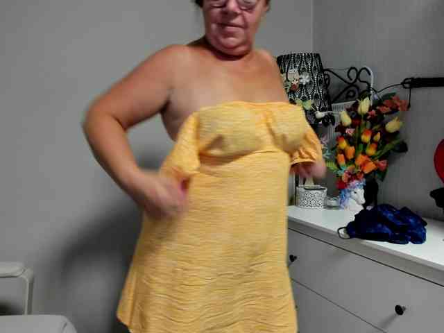 flirty-adele webcam