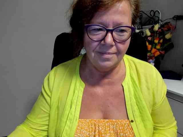 flirty-adele webcam