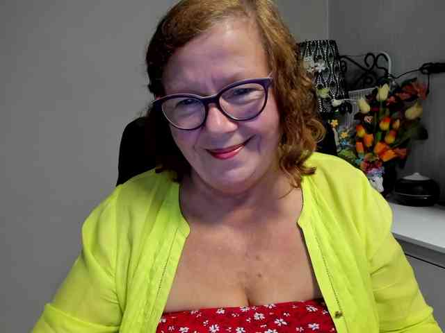 flirty-adele webcam