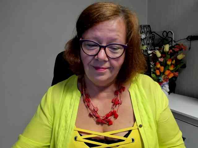 flirty-adele webcam