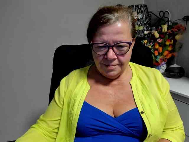 flirty-adele webcam