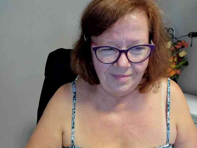 flirty-adele webcam