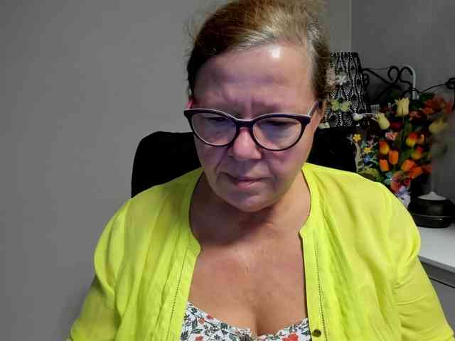 flirty-adele webcam