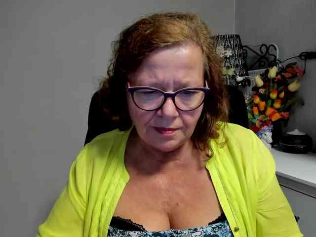 flirty-adele webcam