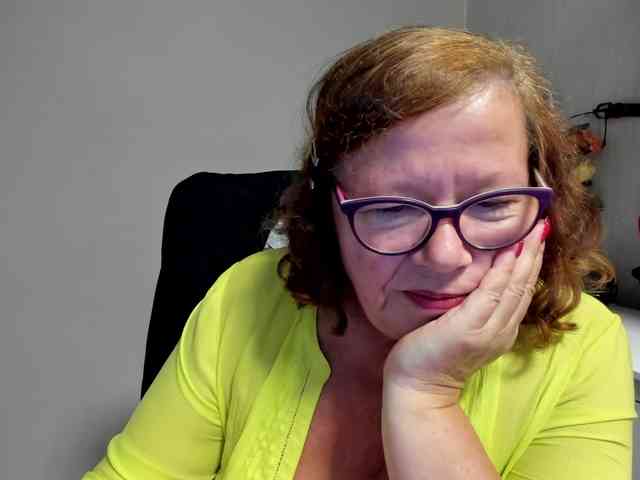 flirty-adele webcam
