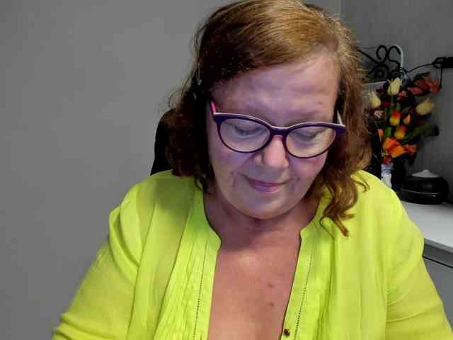 flirty-adele webcam
