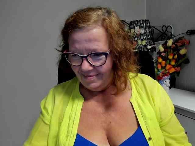 flirty-adele webcam