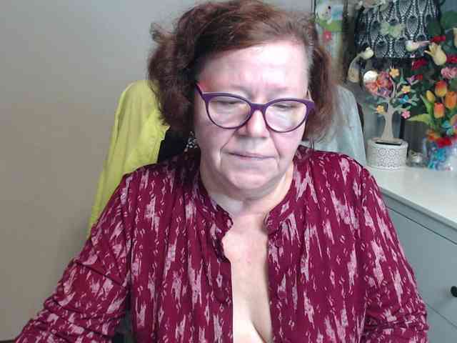 flirty-adele webcam