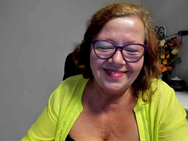 flirty-adele webcam