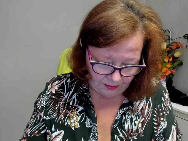 flirty-adele webcam
