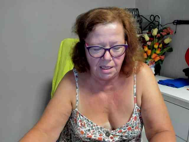 flirty-adele Live Webcam on BongaCams