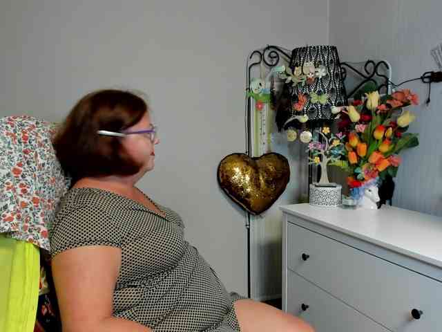 flirty-adele