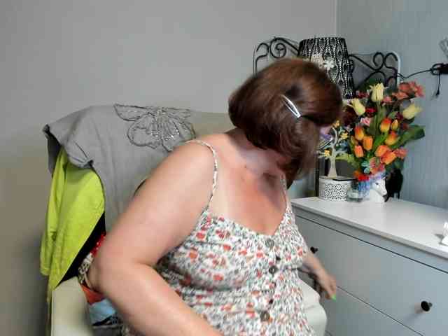 flirty-adele webcam