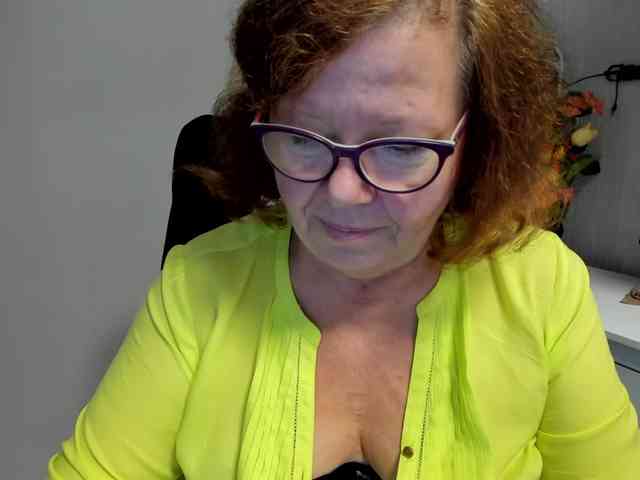 flirty-adele webcam