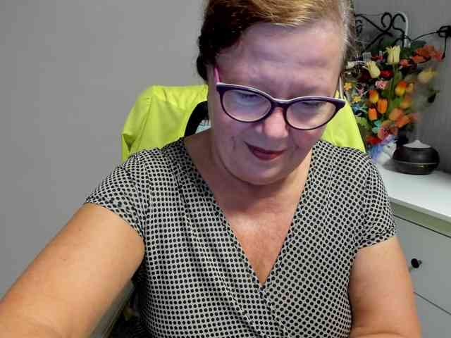 flirty-adele webcam