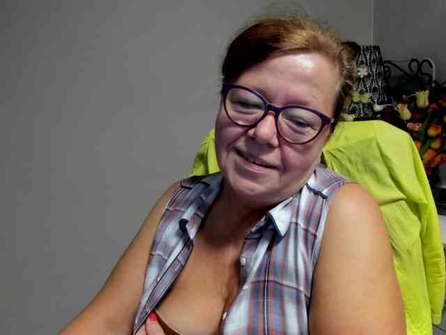 flirty-adele webcam