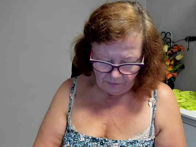 flirty-adele webcam