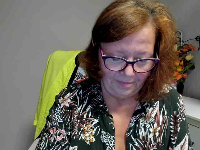 flirty-adele webcam