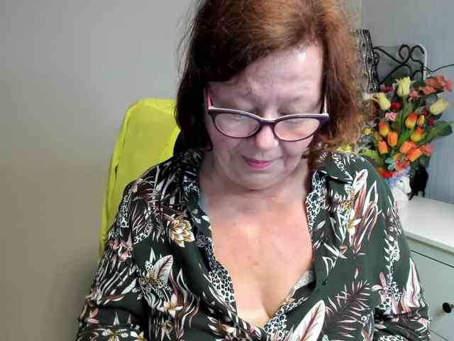 flirty-adele webcam