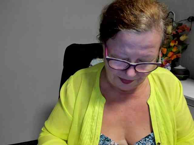 flirty-adele webcam