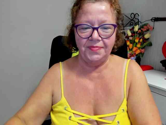 flirty-adele webcam