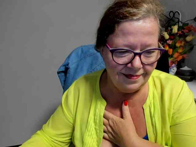 flirty-adele webcam