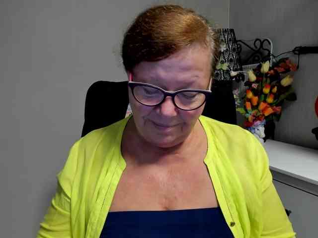 flirty-adele webcam