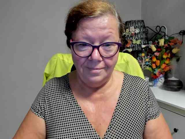 flirty-adele webcam