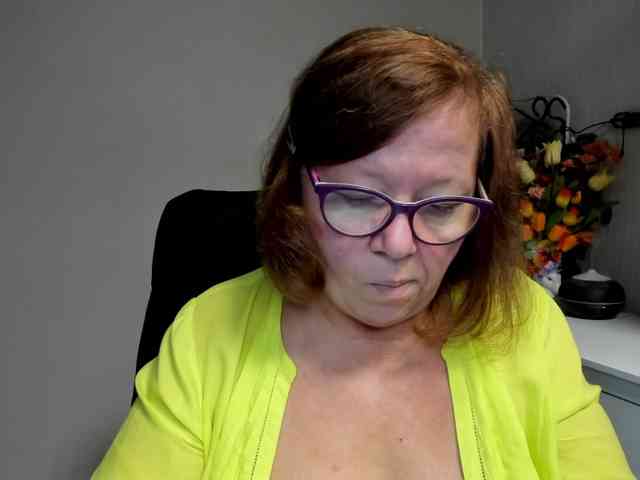 flirty-adele webcam