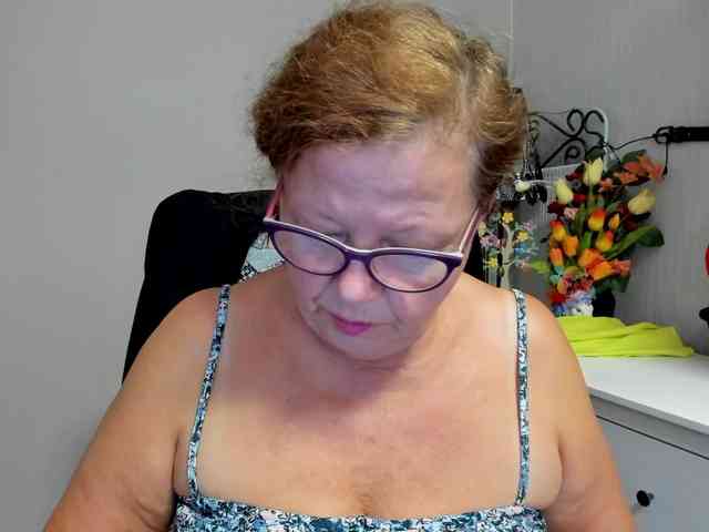 flirty-adele webcam