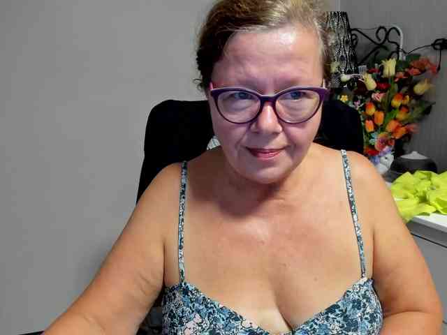 flirty-adele webcam