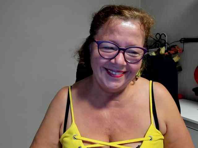 flirty-adele webcam