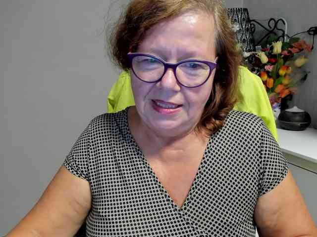 flirty-adele webcam