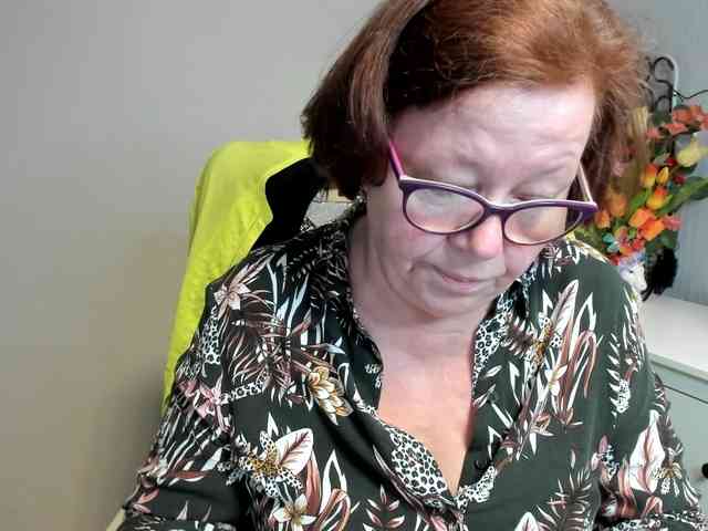 flirty-adele webcam