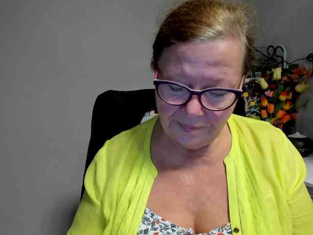 flirty-adele webcam